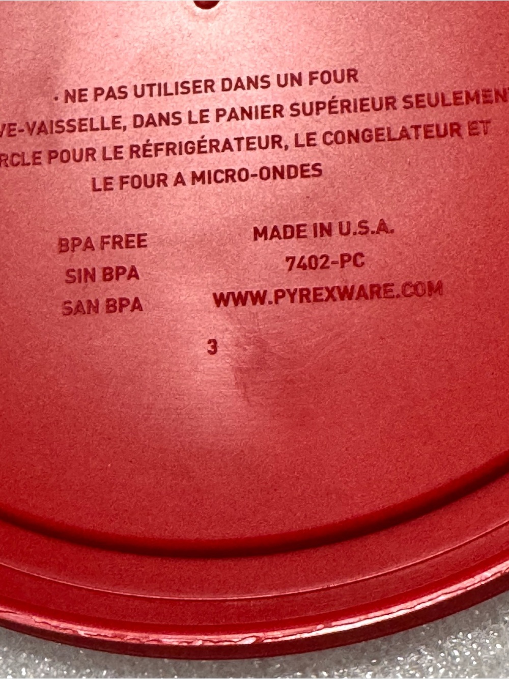 Pyrex Red Round Plastic Storage Lid - Picture 3 of 5